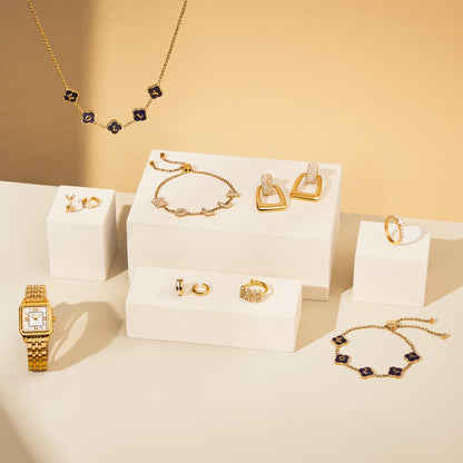 Spotlight Pave Bubble Name Necklace (Gold)