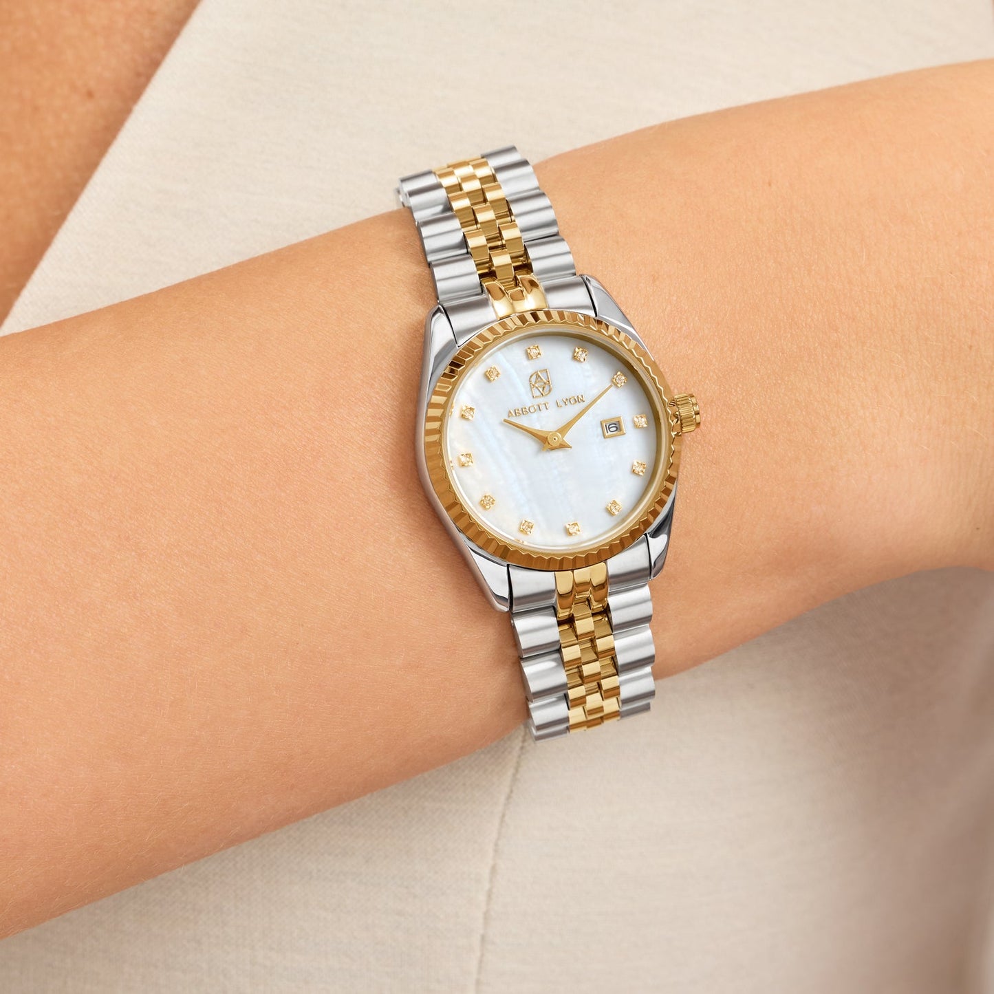 Belgravia Pearl Watch 30 & Bracelet Set (Gold)